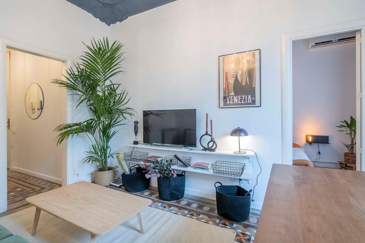 Elegant 4 Bedrooms 3 Bathrooms Catalan Home Barcelona Exteriör bild